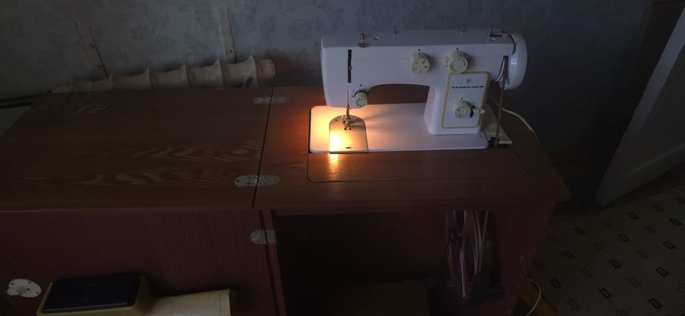 Швейная машинка ЧАЙКА 142М