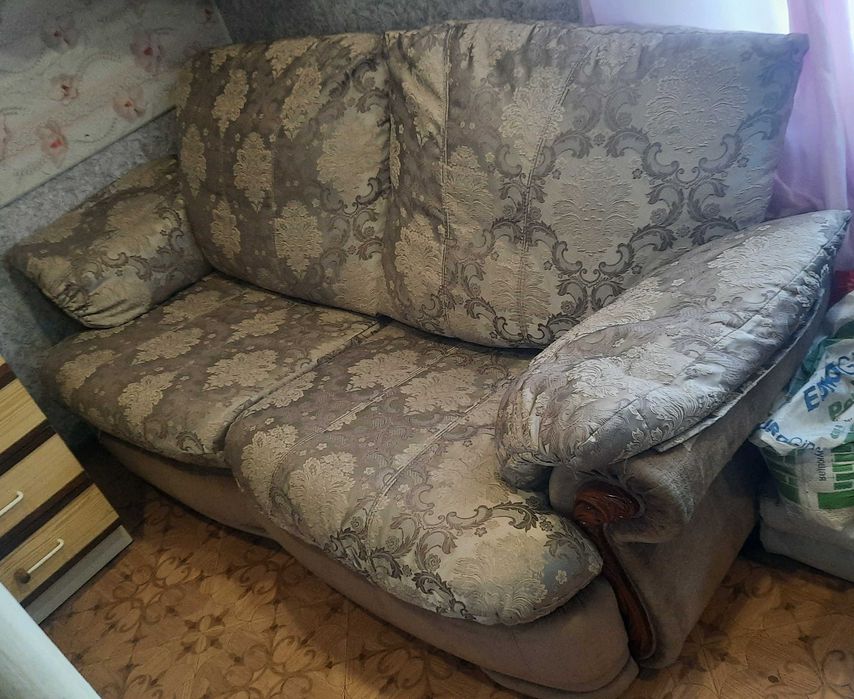 Продам диван с креслом