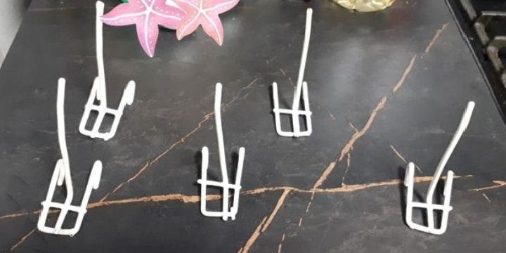 Крючки для сетки на витрину