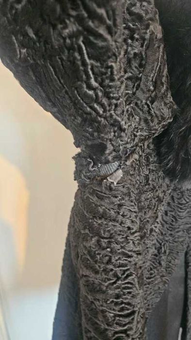 Haina din blana naturala de vulpe neagra