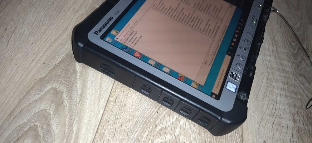 Panasonic CF-D1 rugget tablet/ dock- i5 / 8 ram/240 ssd / Win 10 pro