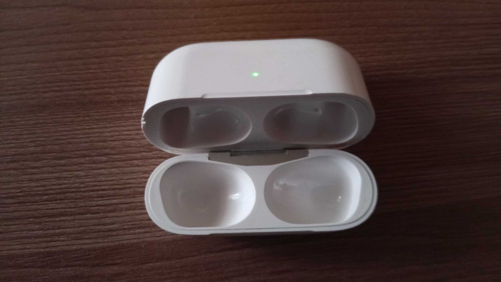 Кейс/футляр Airpods
