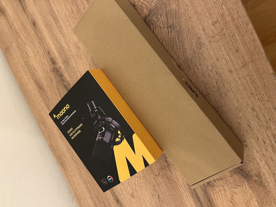 Микрофон и микрофонная стойка