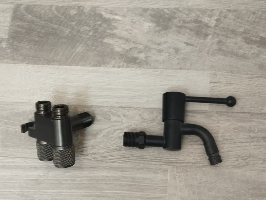 Угловой запорный кран с рычажной ручкой (чёрный матовый