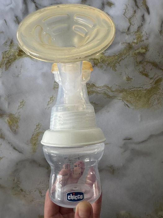 Ручной молокоотсос фирмы Chicco