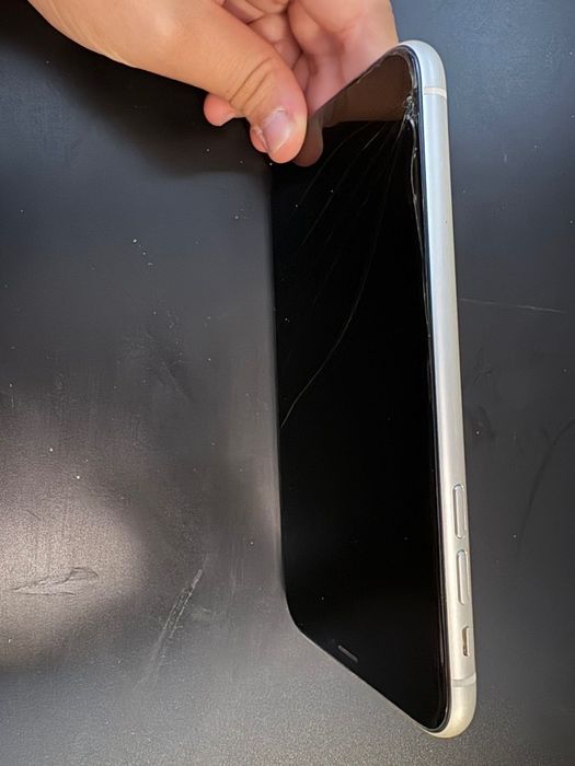 Продавам IPhone XR - 64GB - 71% батерия