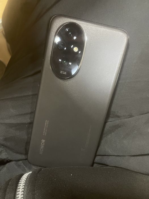 Honor 200 12 gb ram nu este pro/schimb cu iphone
