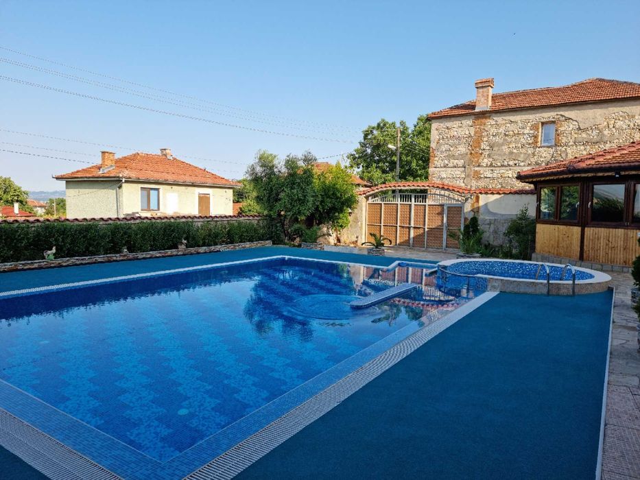 Продава се Хотел в Асеновград - 750 кв.м за 1020 €/кв.м - Снимка #3