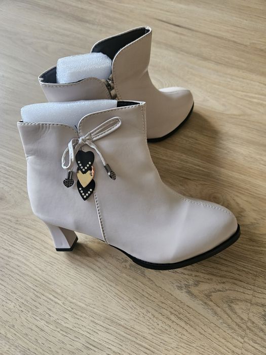 Зимни боти на среден ток