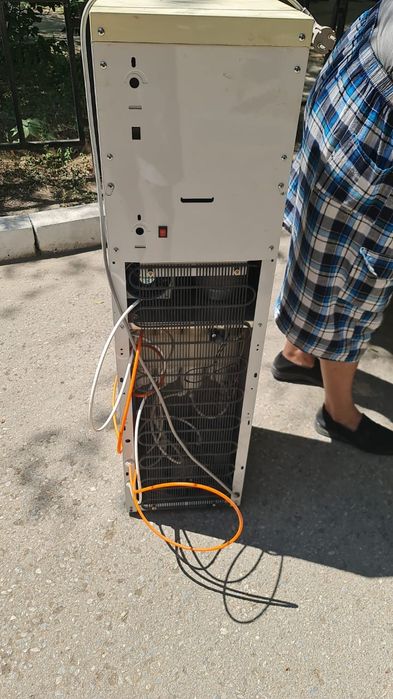 Кулер напольный для воды