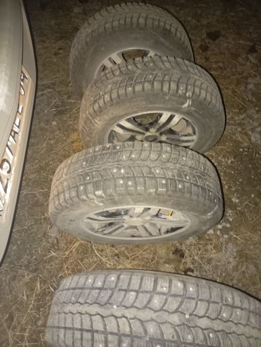 Продам зимние шины с дисками