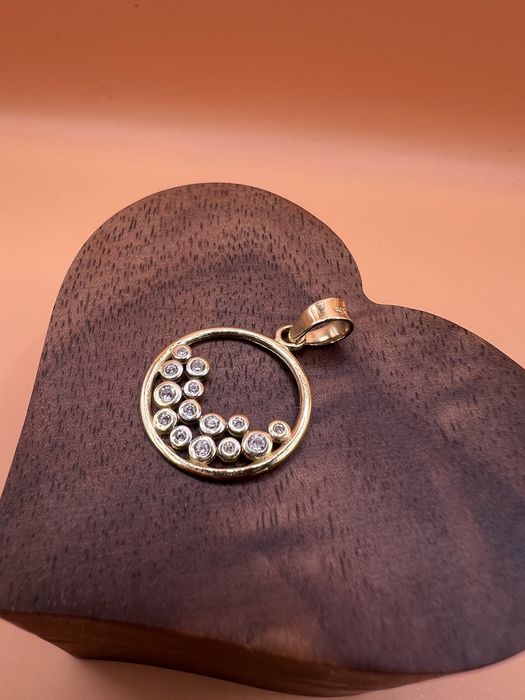 Продам золотой кулон.