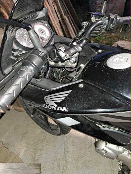 продавам Honda 125 CBF