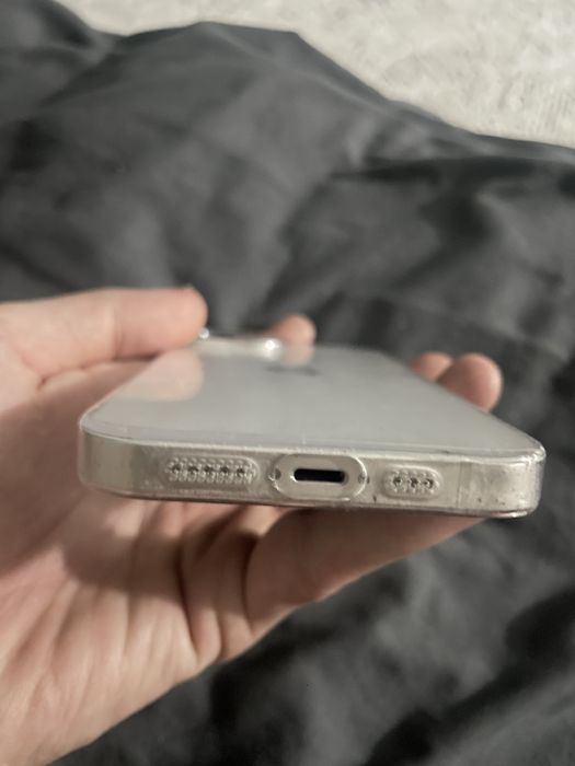 Продам Iphone 13