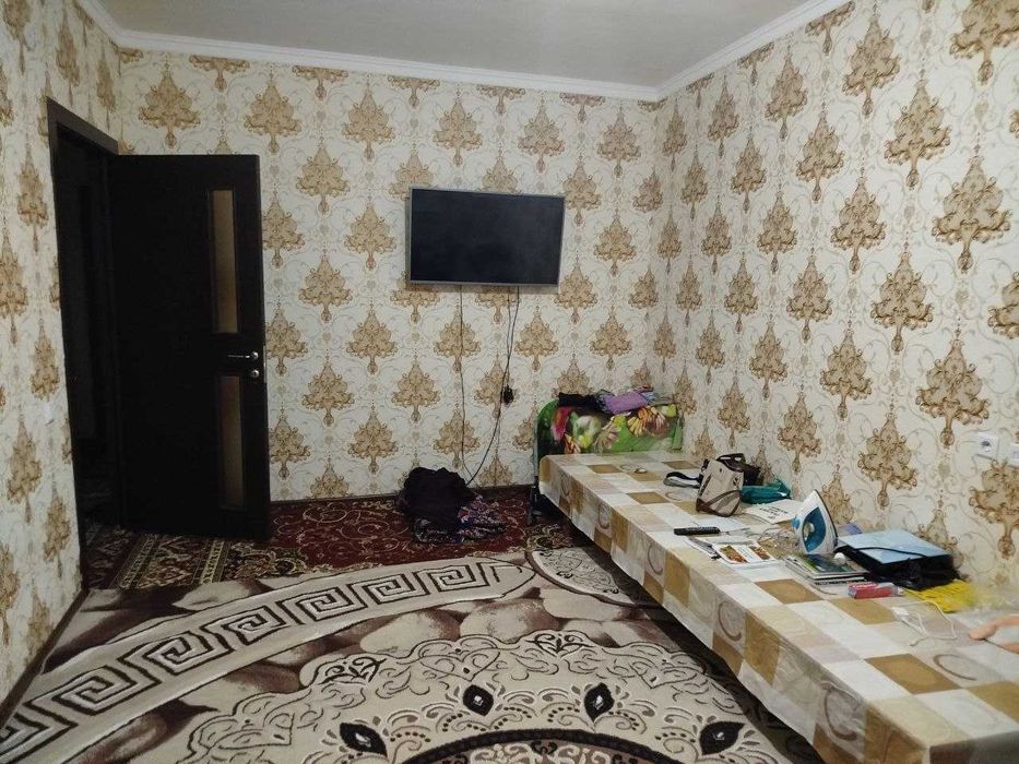 рўшшада 7 этажли уйда 1 каватида жойлашган 3 хонали уй сотилади