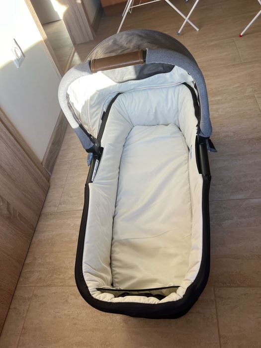 Бебешка количка с кош за новородени