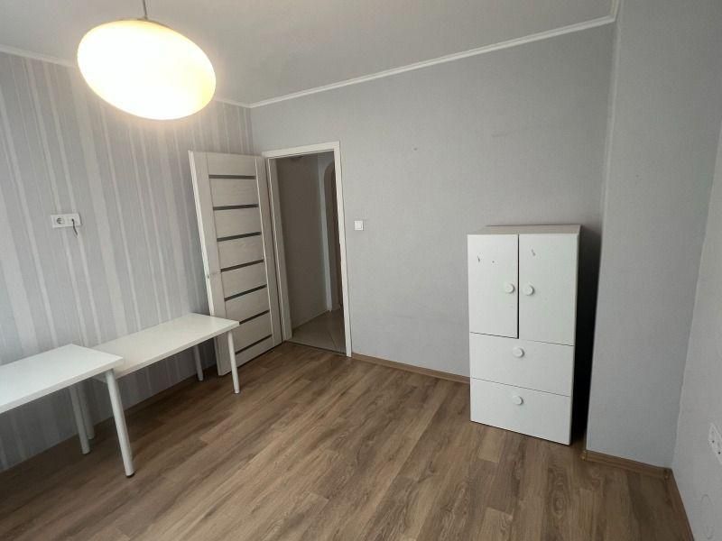 Тристаен апартамент под наем в ж.к. Стрелбище, 2226834