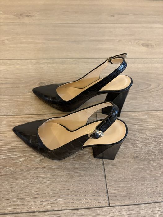 Елегантни дамски обувки Sara Pen