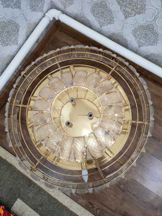 Потолочная люстра с камнями