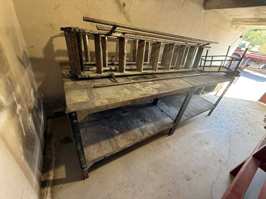 Метална работна маса