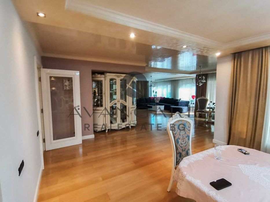 оф.11026 Многостаен с Паркомясто Герджика