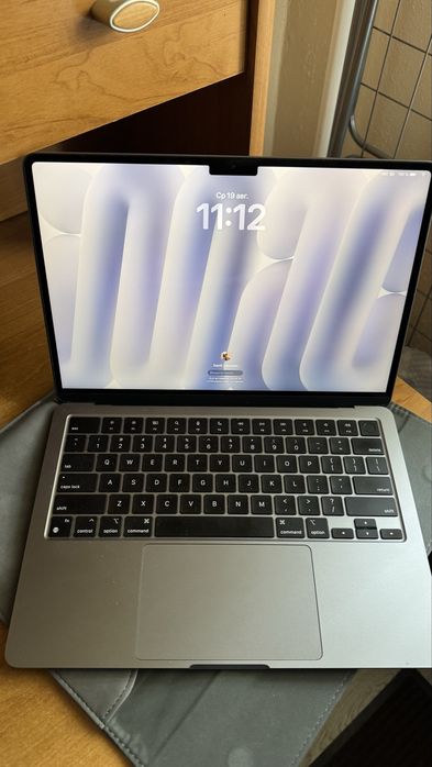 Продам Macbook air m3 8гб