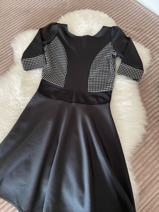 Черна дамска рокля