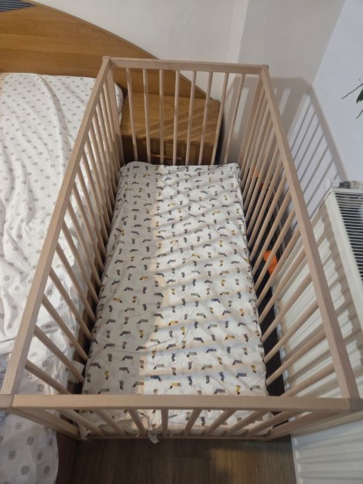 Patut de bebe aproape nou