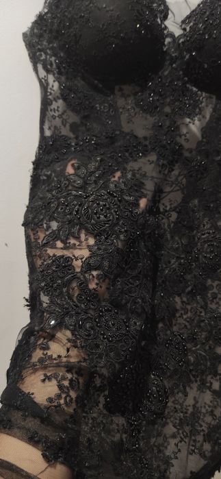 Дантелена бална рокля