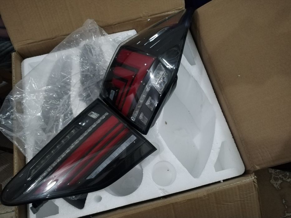 Оптика задняя в комплекте.