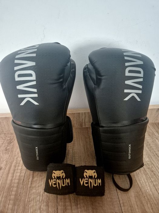 Manusi de box+bandaje(venum)