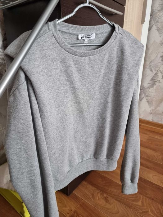 Отдам женские кофточки