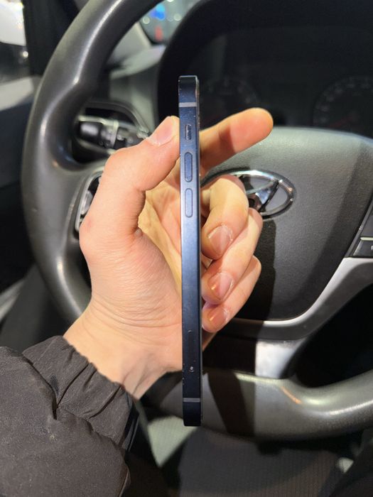 iPhone 12 с коробкой