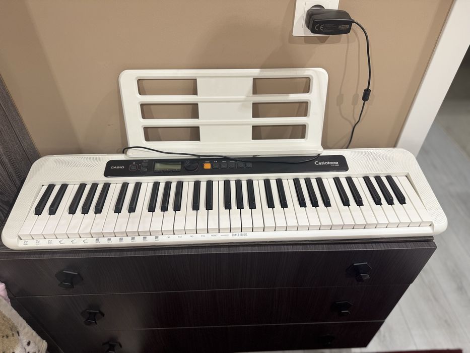 Продам Синтезатор Casio оригинал, новый