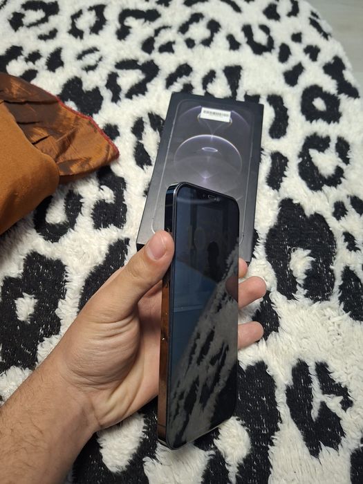 Vând/schimb iphone 12 pro max impecabil