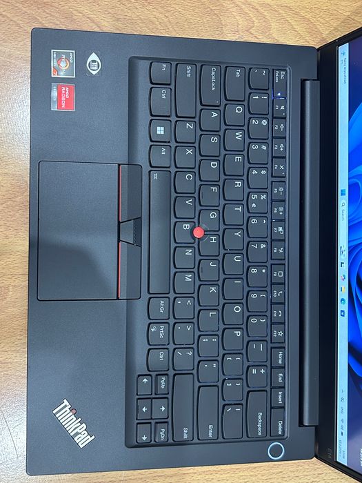Като нов! Лаптоп Lenovo Е14 8-ядрен Ryzen/40 RAM/512 SSD, 3 м. гар.!