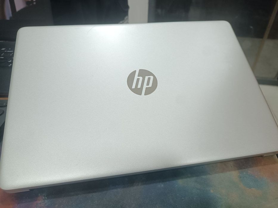 Ноутбук HP Laptop i3-8130U