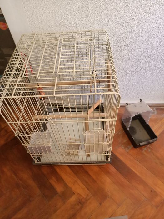 Vând colivie păsări cu accesorii