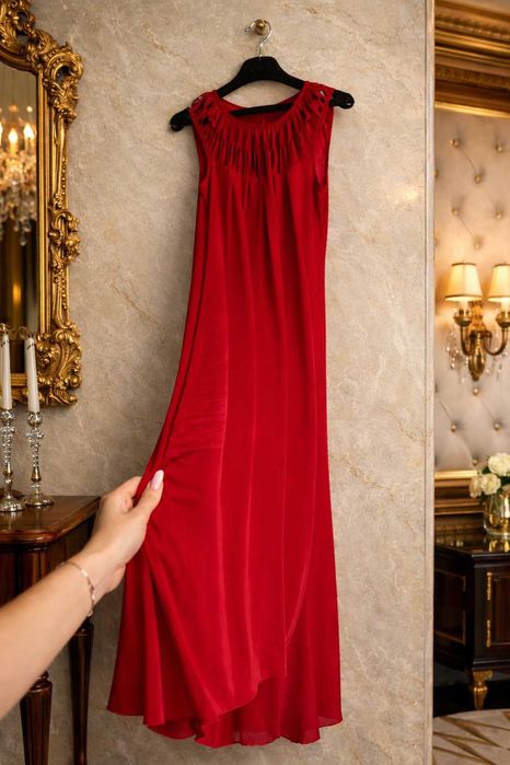 червена дълга официална лятна рокля със заплетено деколте луксозна