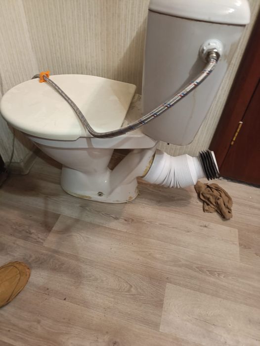 Продам унитаз с бочком  б/у