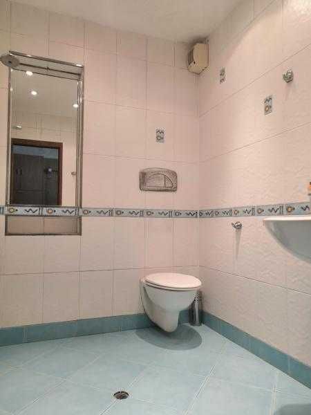 Дава се под наем Тристаен апартамент в Бургас, Център - 74 кв.м за 816 € - Снимка #9