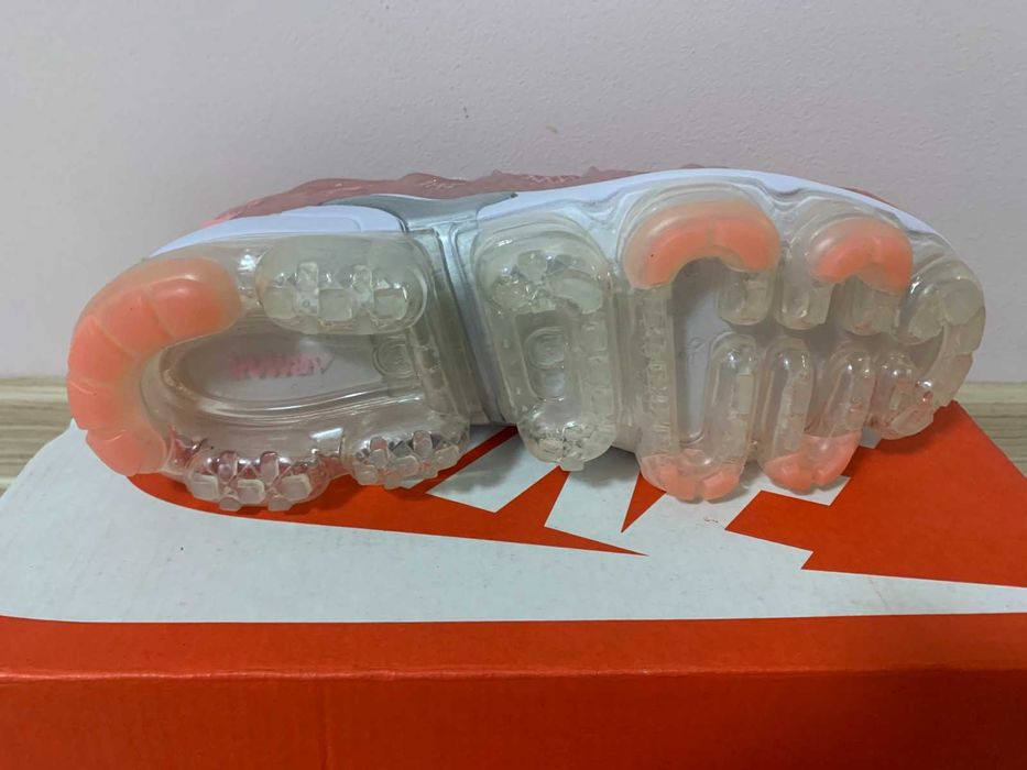 Нови дамски маратонки Nike Vapormax Plus налични 38 номер