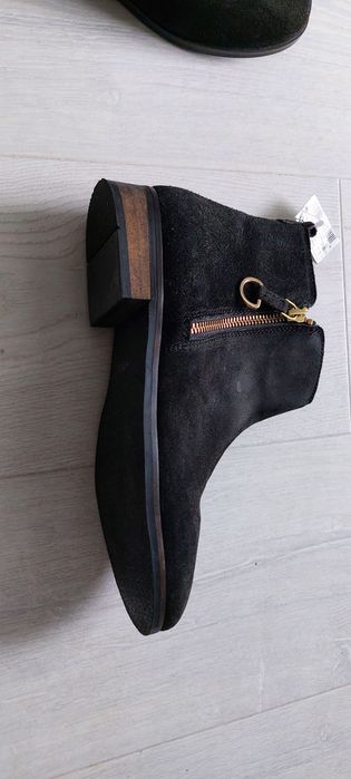 Vand ghete piele intoarsa Next