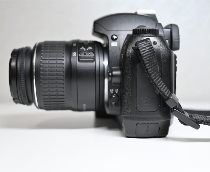 Зеркальный фотоаппарат Nikon d70