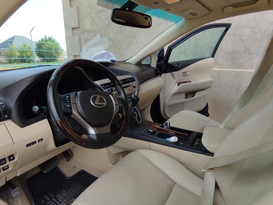 Машина Lexus RX 350