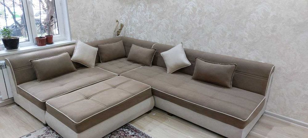 Диван большой , уголок с подушками