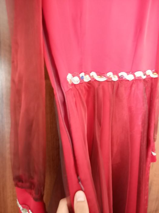 Qizil ko'ylak 1 marta kiyilgan