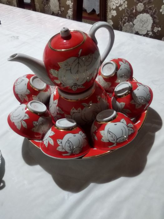 Chinni idishlar sotiladi