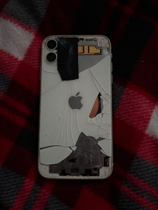 Продам Iphone 11