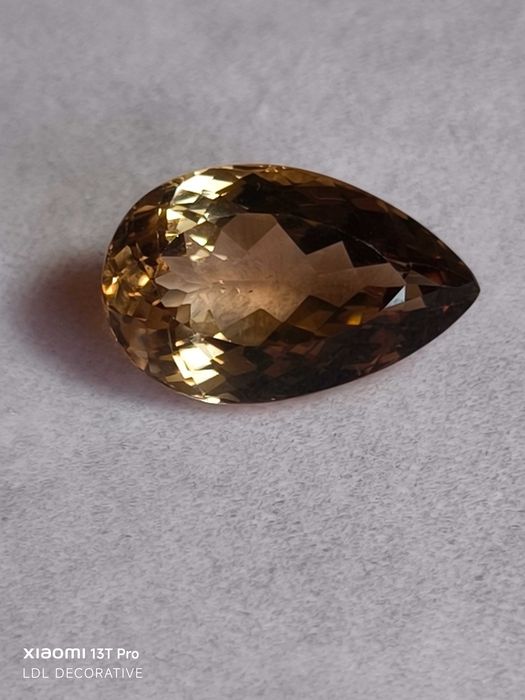 Топаз- шампанско цвят- 23.19 ct